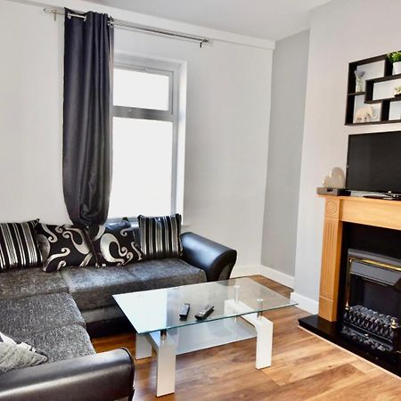 Villa Come On In Lucas Street Newport Train Station Sleep Upto 8 Exterior foto