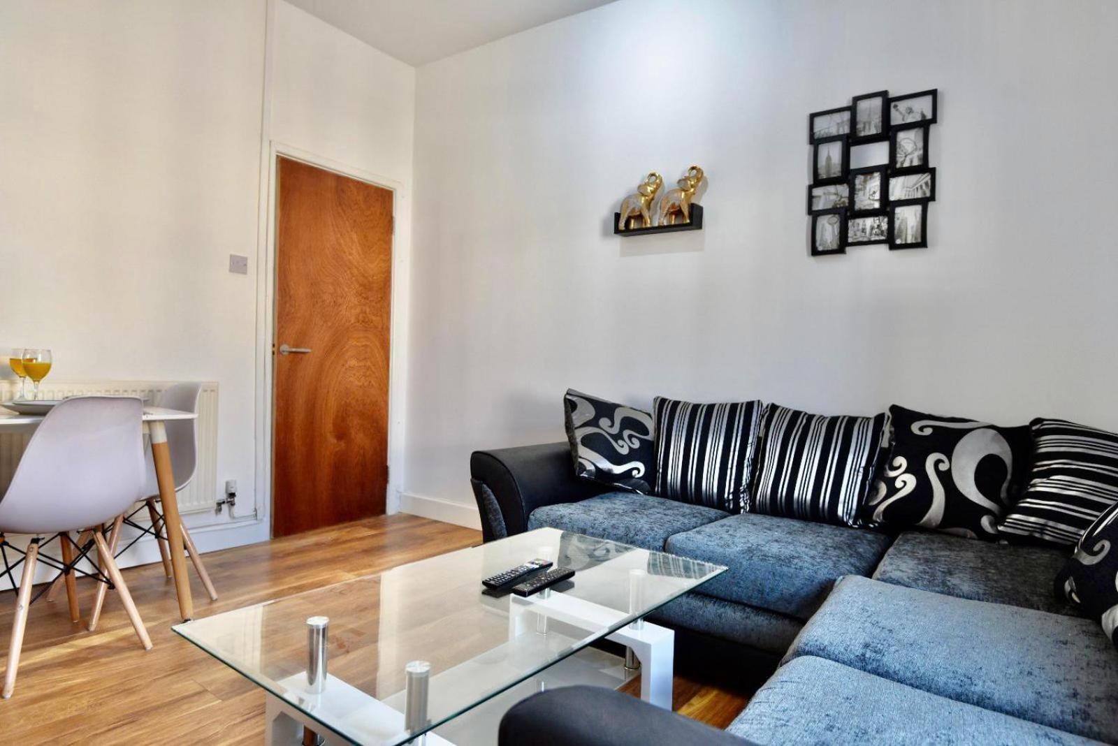 Villa Come On In Lucas Street Newport Train Station Sleep Upto 8 Exterior foto