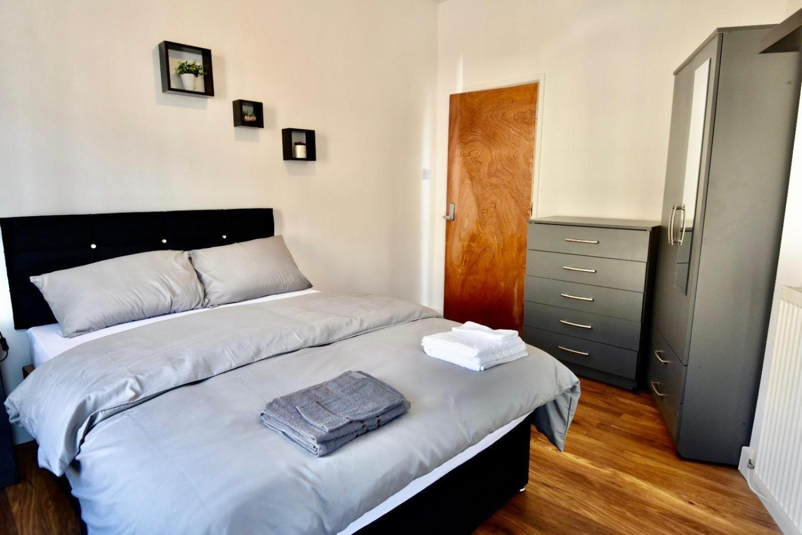 Villa Come On In Lucas Street Newport Train Station Sleep Upto 8 Zimmer foto